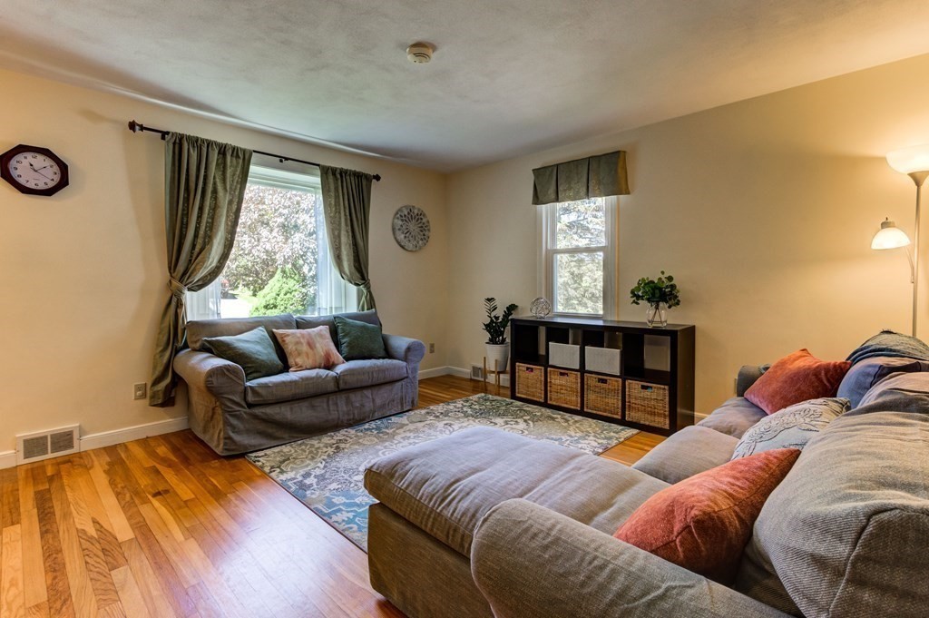 36 Patricia Road Marlborough, MA 01752 - Photo 7 of 42 Gallery Image 7