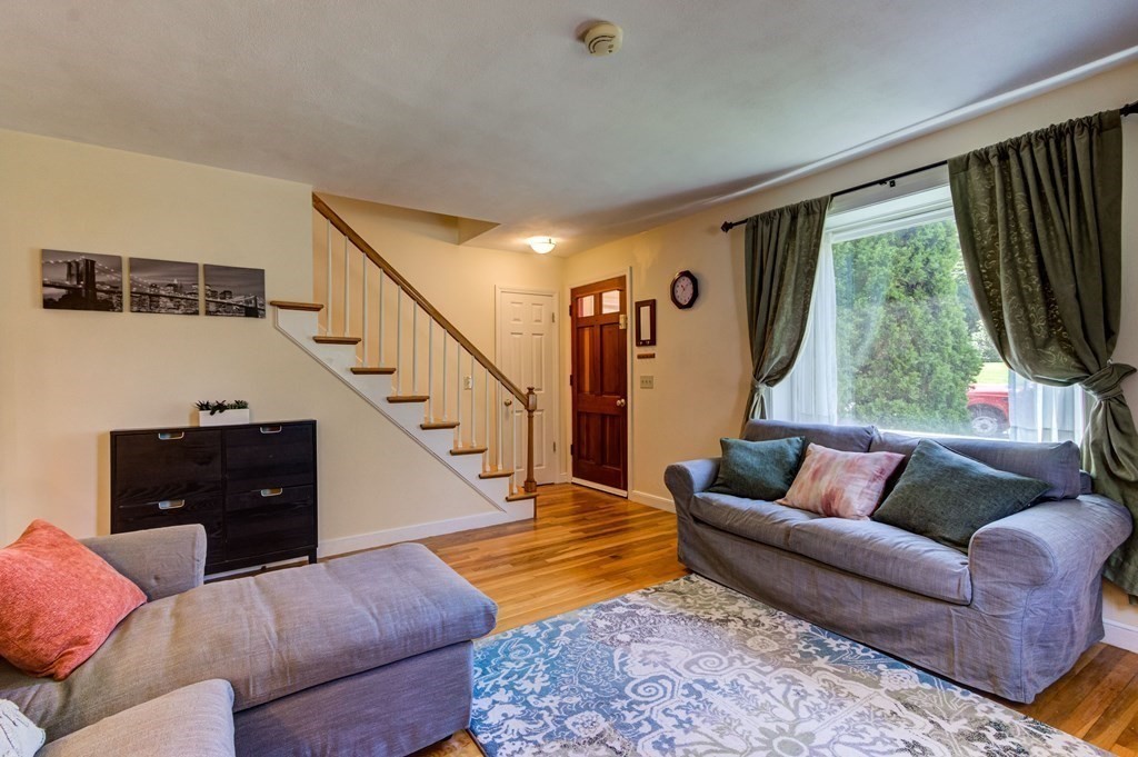 36 Patricia Road Marlborough, MA 01752 - Photo 8 of 42 Gallery Image 8