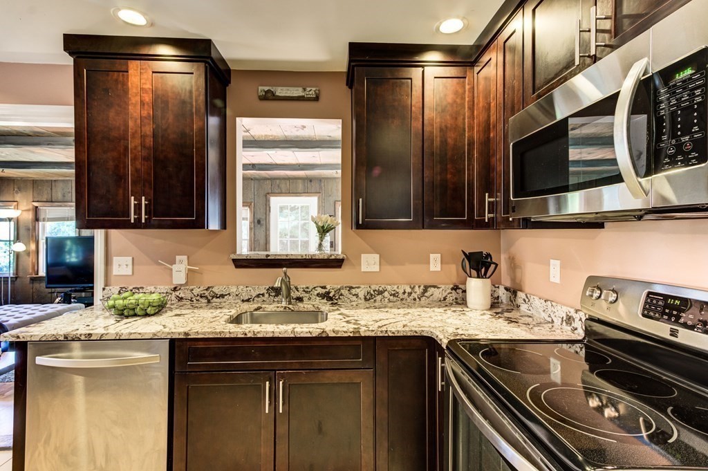 36 Patricia Road Marlborough, MA 01752 - Photo 9 of 42 Gallery Image 9