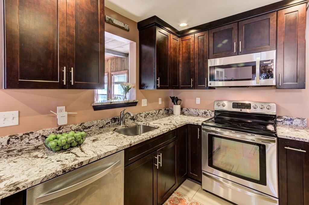 36 Patricia Road Marlborough, MA 01752 - Photo 10 of 42 Gallery Image 10