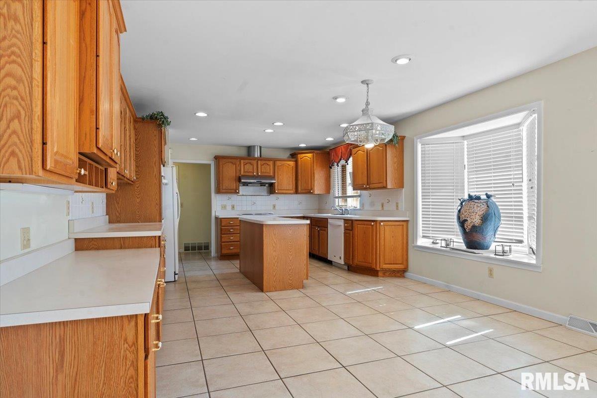 6 Columbine Lane Springfield, IL 62712 - Photo 13 of 47