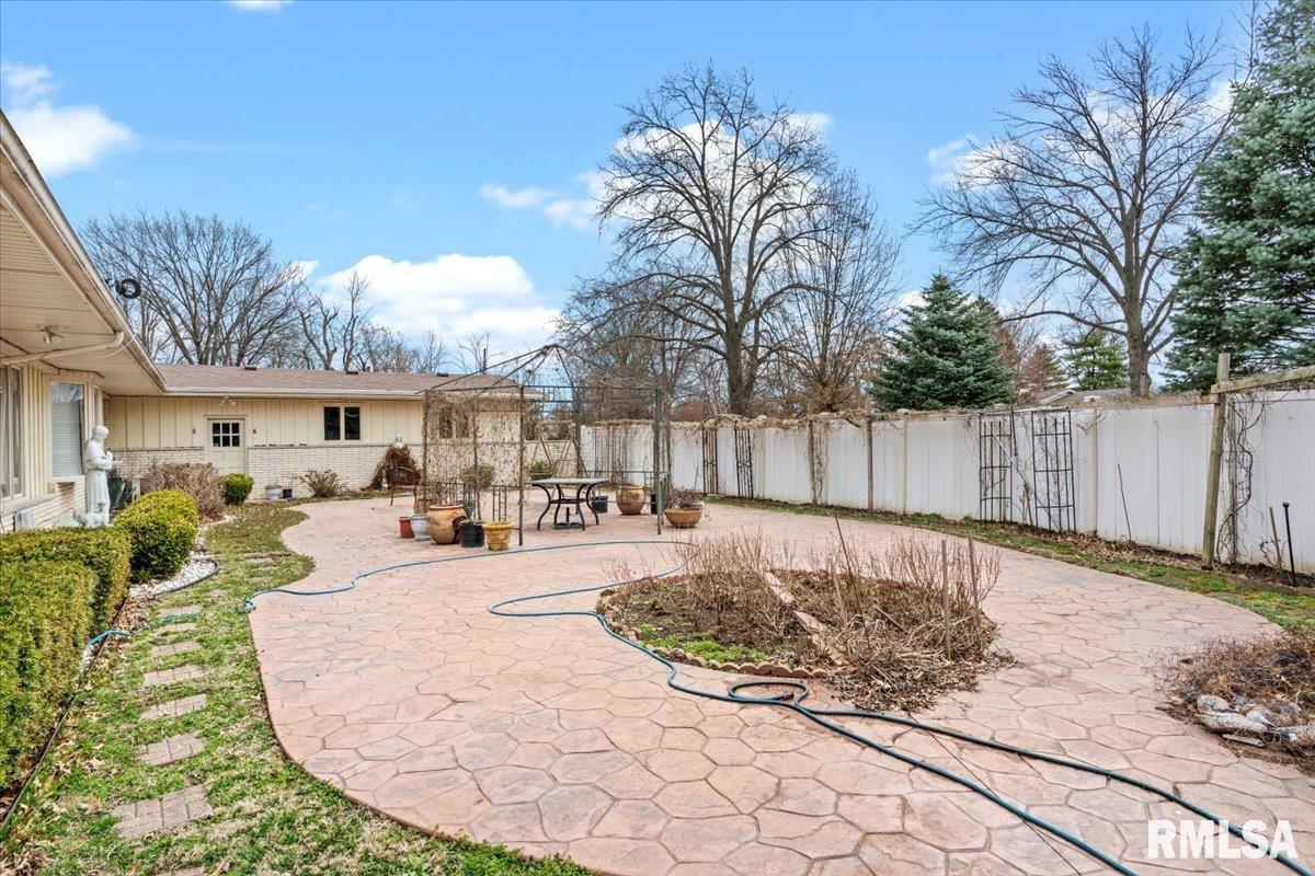 6 Columbine Lane Springfield, IL 62712 - Photo 41 of 47