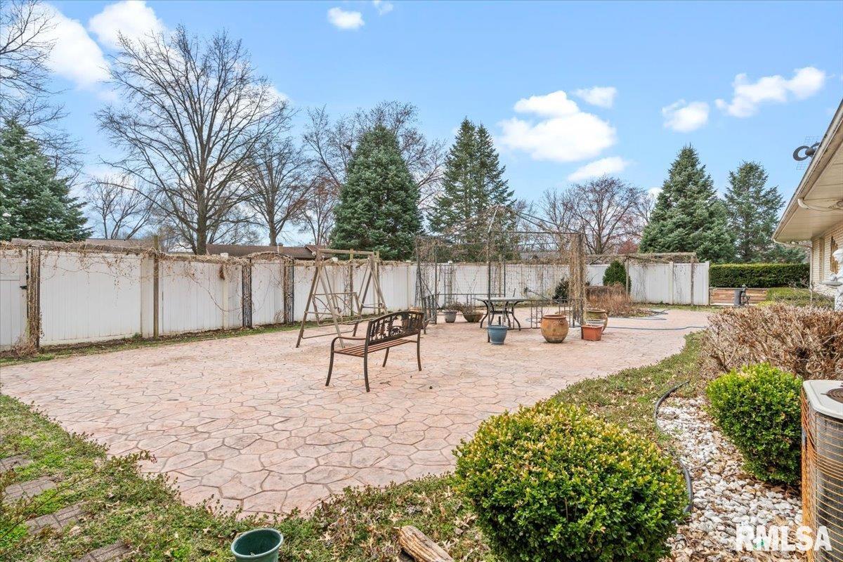 6 Columbine Lane Springfield, IL 62712 - Photo 43 of 47