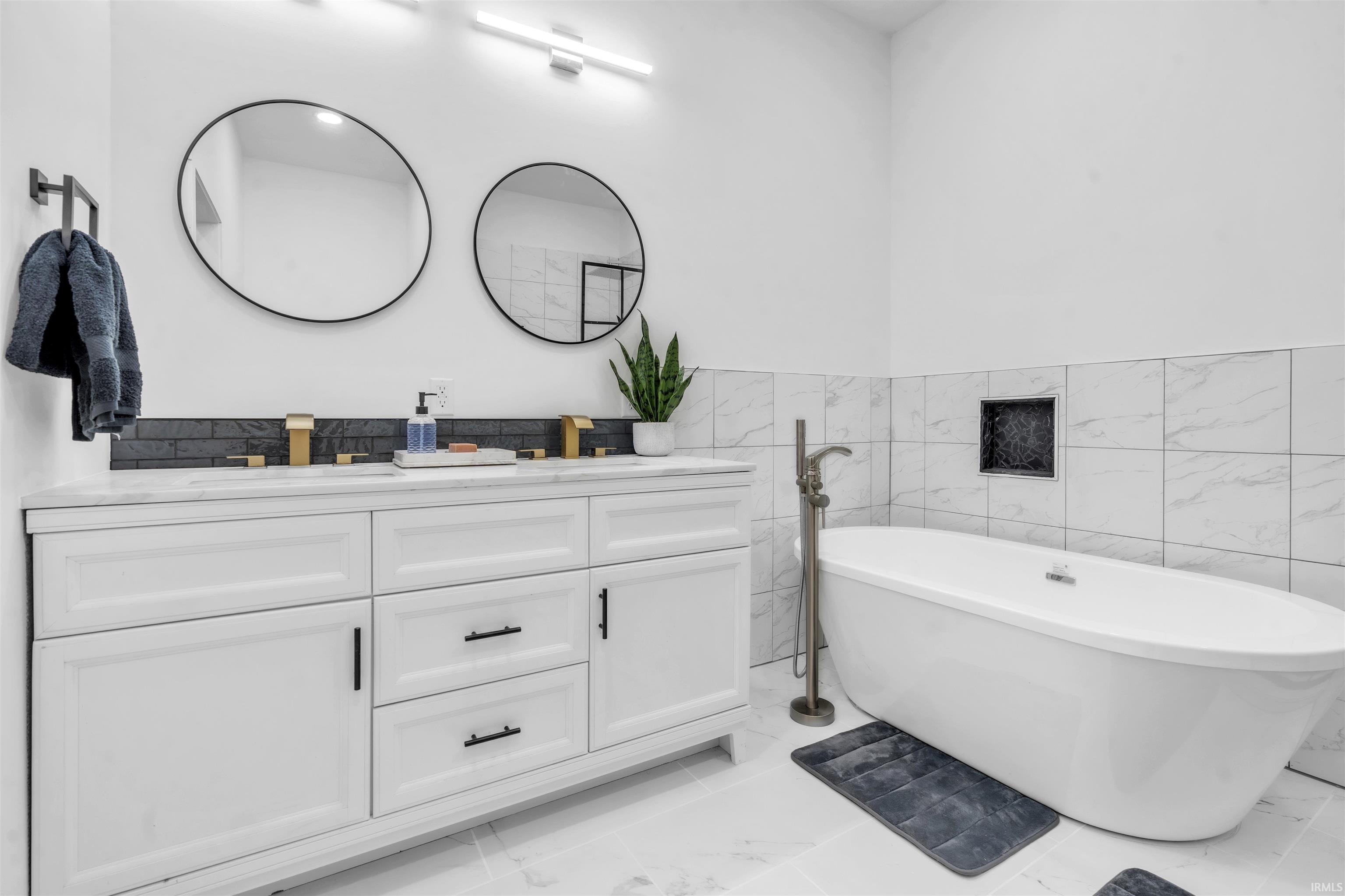 808 Johnson Street Ligonier, IN 46767 - Photo 11 of 34