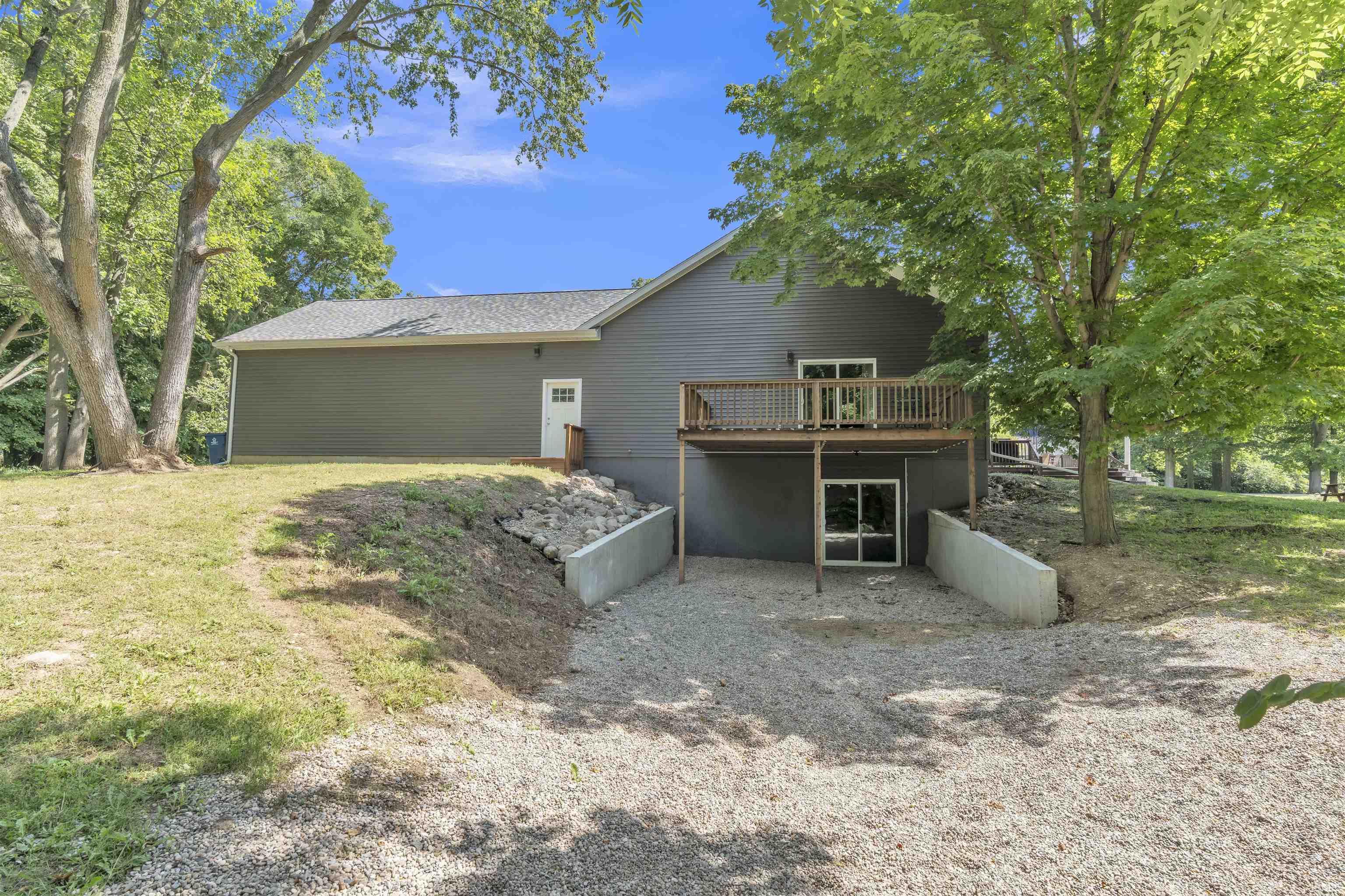 808 Johnson Street Ligonier, IN 46767 - Photo 4 of 34