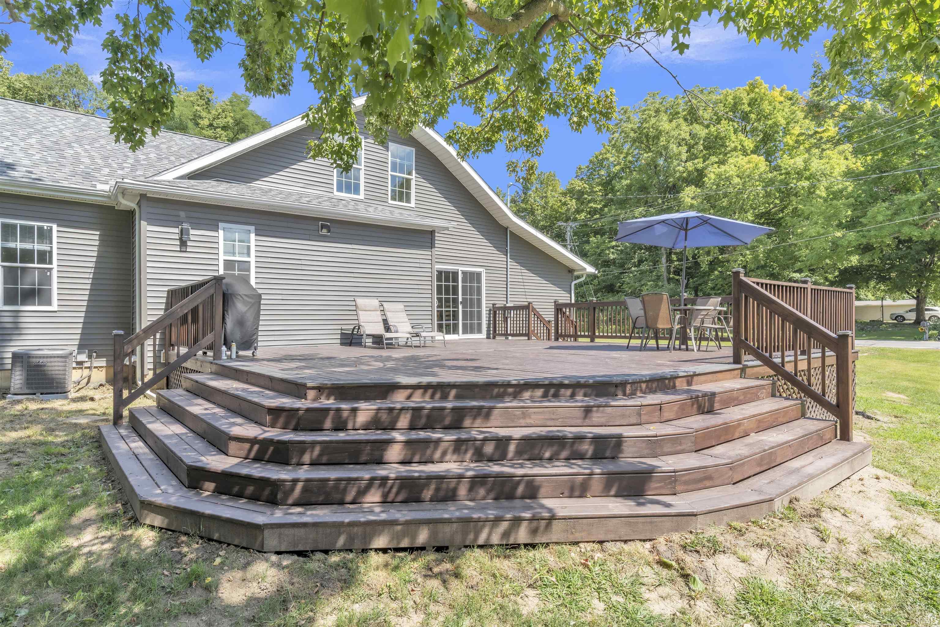 808 Johnson Street Ligonier, IN 46767 - Photo 6 of 34