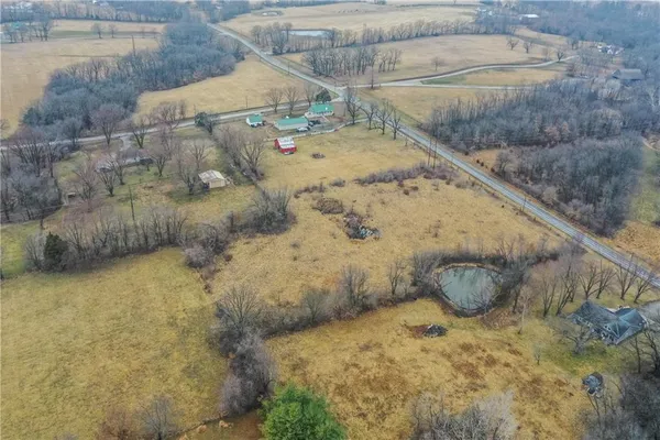 $270,000 | 21421 Jesse James Farm Road, Kearney, MO 64060