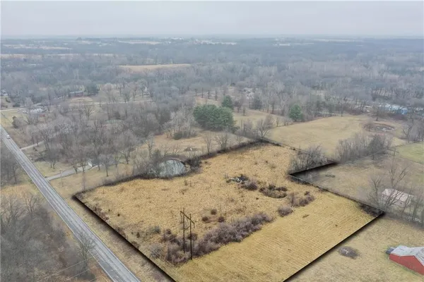 $270,000 | 21421 Jesse James Farm Road, Kearney, MO 64060