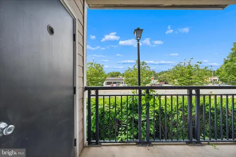 $340,000 | 501 Hungerford Drive, Unit 139, Rockville, MD 20850
