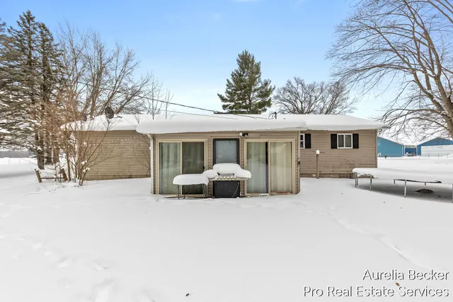 $259,900 | 225 11 Mile Road Northwest, Sparta, MI 49345