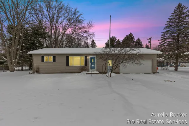 $259,900 | 225 11 Mile Road Northwest, Sparta, MI 49345