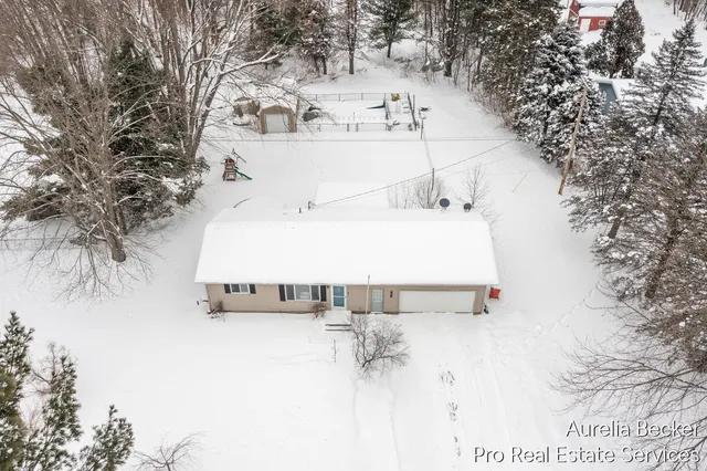 $259,900 | 225 11 Mile Road Northwest, Sparta, MI 49345