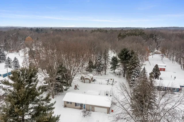 $259,900 | 225 11 Mile Road Northwest, Sparta, MI 49345