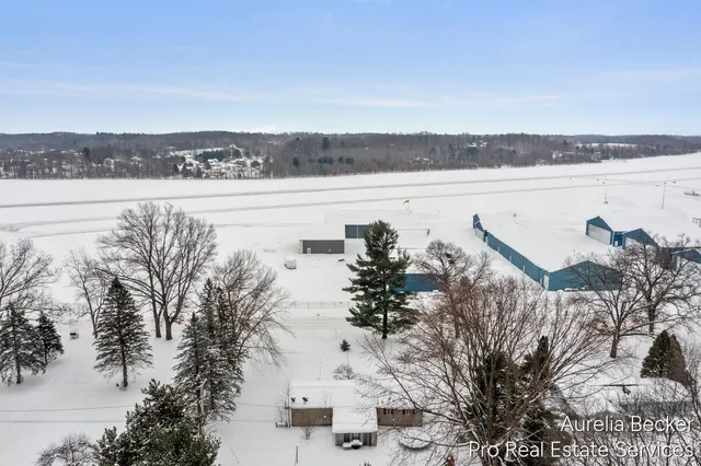 $259,900 | 225 11 Mile Road Northwest, Sparta, MI 49345