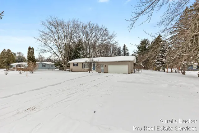 $259,900 | 225 11 Mile Road Northwest, Sparta, MI 49345