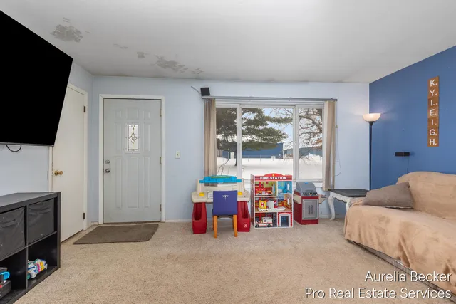 $259,900 | 225 11 Mile Road Northwest, Sparta, MI 49345