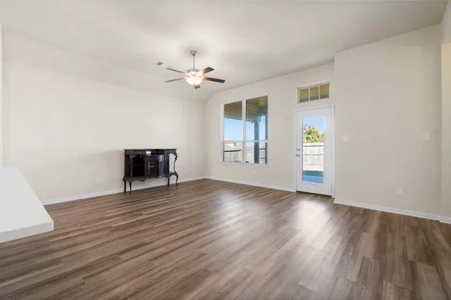 $297,499 | 199 Racetrack Lane, Montgomery, TX 77356