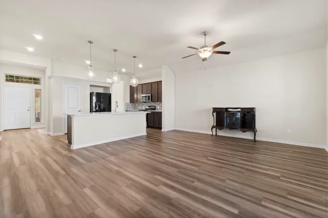 $297,499 | 199 Racetrack Lane, Montgomery, TX 77356