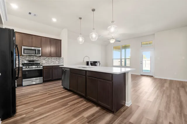 $297,499 | 199 Racetrack Lane, Montgomery, TX 77356