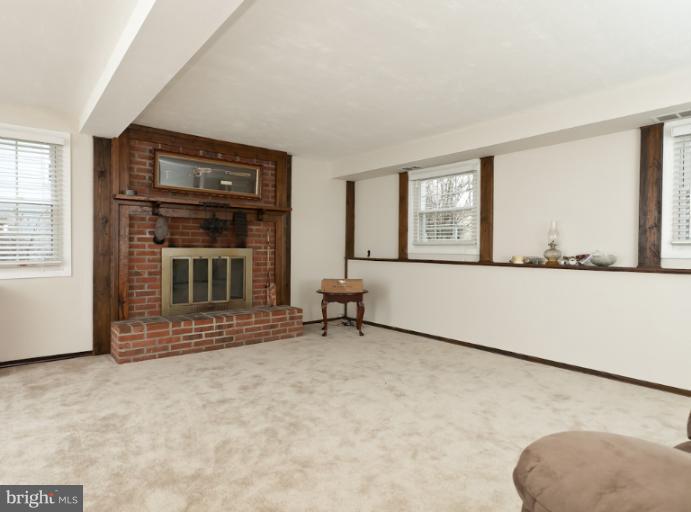 412 Haverhill Road Joppa, MD 21085 - Photo 8 of 20 a living room with furniture