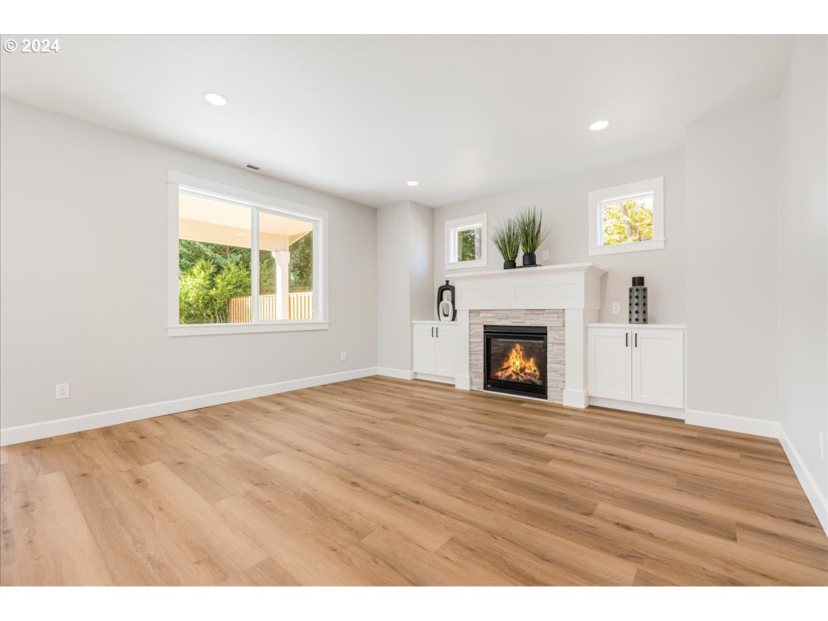 16510 Southwest Emerald View Street Beaverton, OR 97007 - Photo 13 of 44 Family Room