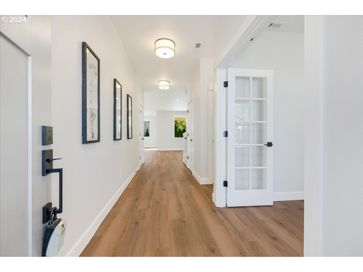 16510 Southwest Emerald View Street Beaverton, OR 97007 - Photo 7 of 44 Entrance/Foyer