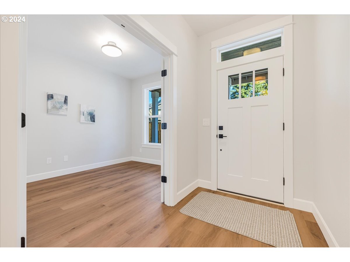 16510 Southwest Emerald View Street Beaverton, OR 97007 - Photo 8 of 44 Entrance/Foyer