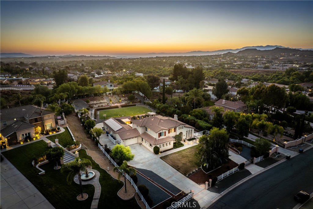 18309 Hollowtree Lane Riverside, CA 92504 - Photo 2 of 24