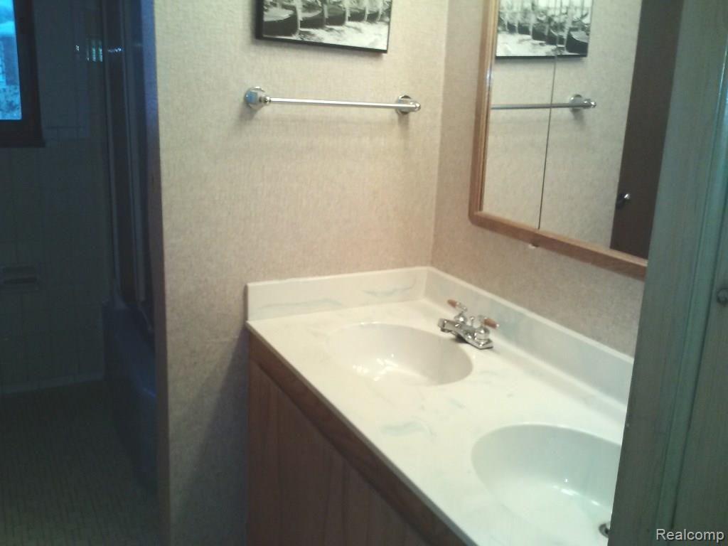11046 Erdmann Road Sterling Heights, MI 48314 - Photo 10 of 26 0107141717a.jpg