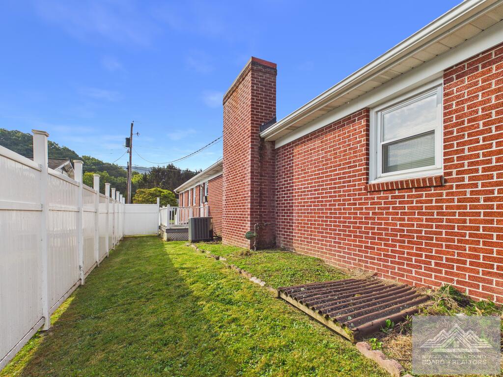 403 Ridgeway Drive Bluefield, VA 24605 - Photo 7 of 32 Gallery Image 7