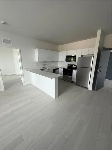 $2,400 | 1091 East 17th Street, Unit 402, Hialeah, FL 33010