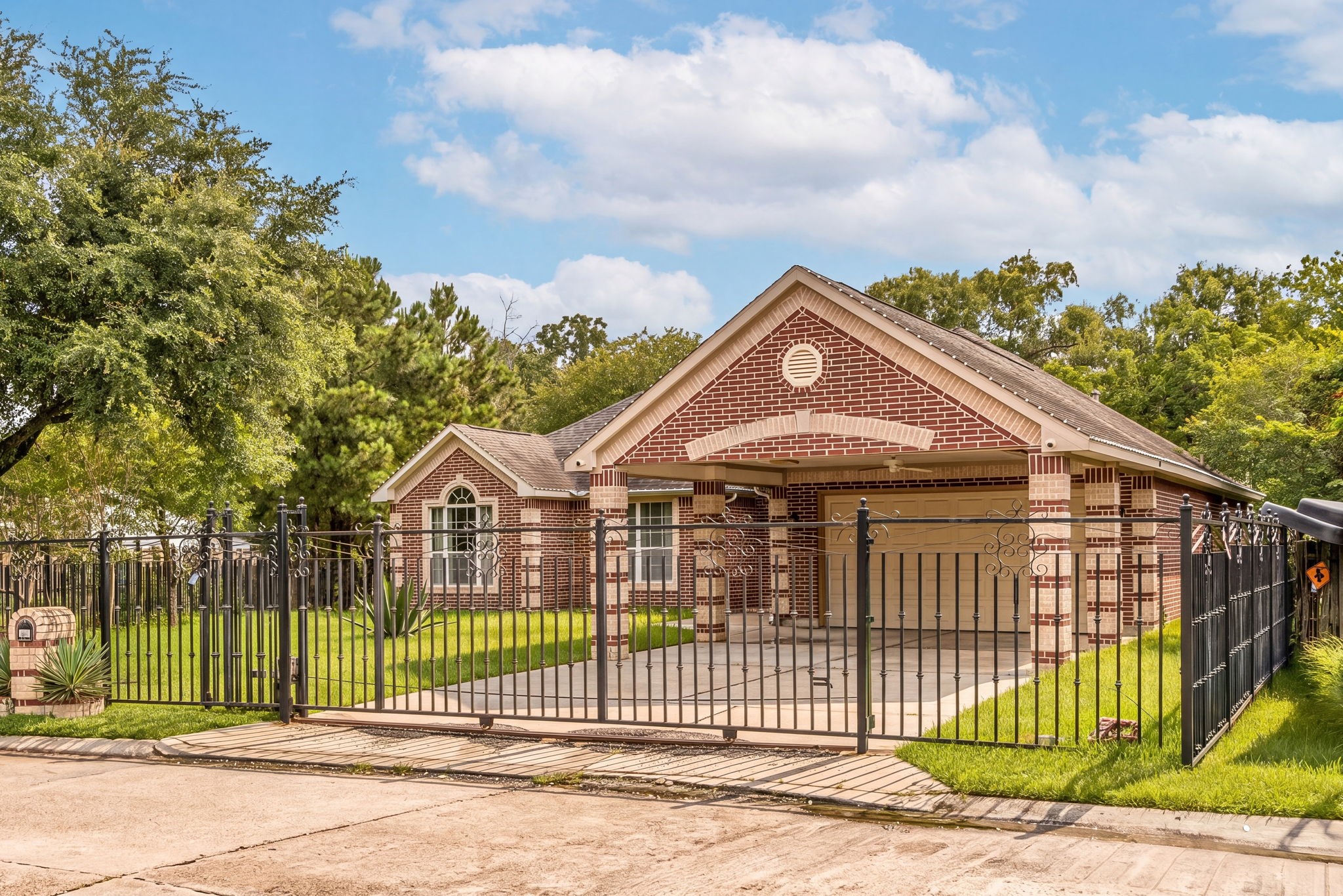 600 Riverbend Street Baytown, TX 77521 - Photo 3 of 26