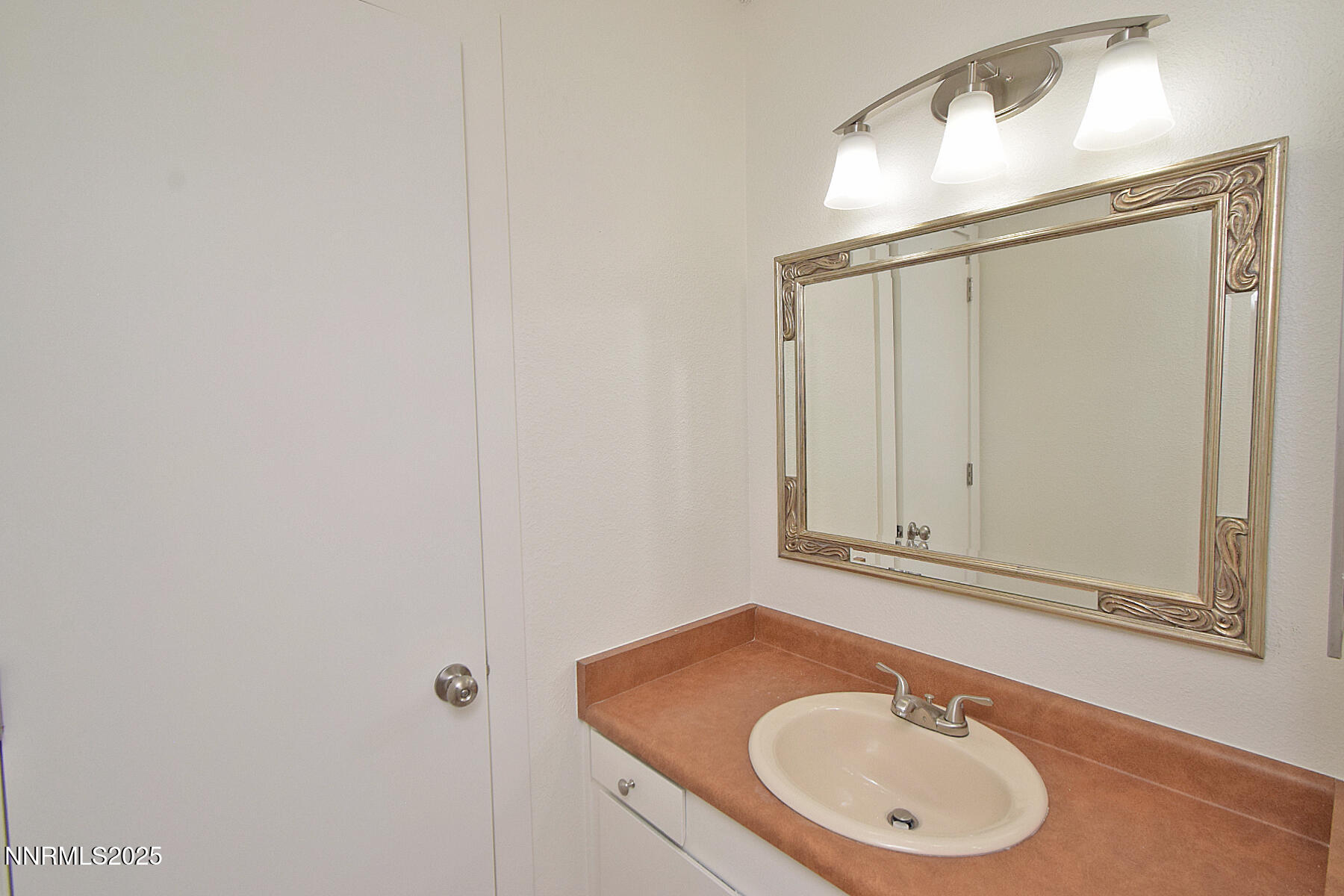 2750 Plumas Street, Unit 201 Reno, NV 89509 - Photo 30 of 34 a bathroom with a sink and a mirror