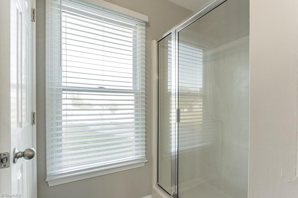 1112 Raleigh Court High Point, NC 27262 - Photo 11 of 23 Gallery Image 11