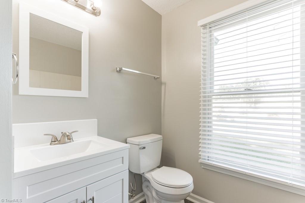 1112 Raleigh Court High Point, NC 27262 - Photo 16 of 23 Gallery Image 16