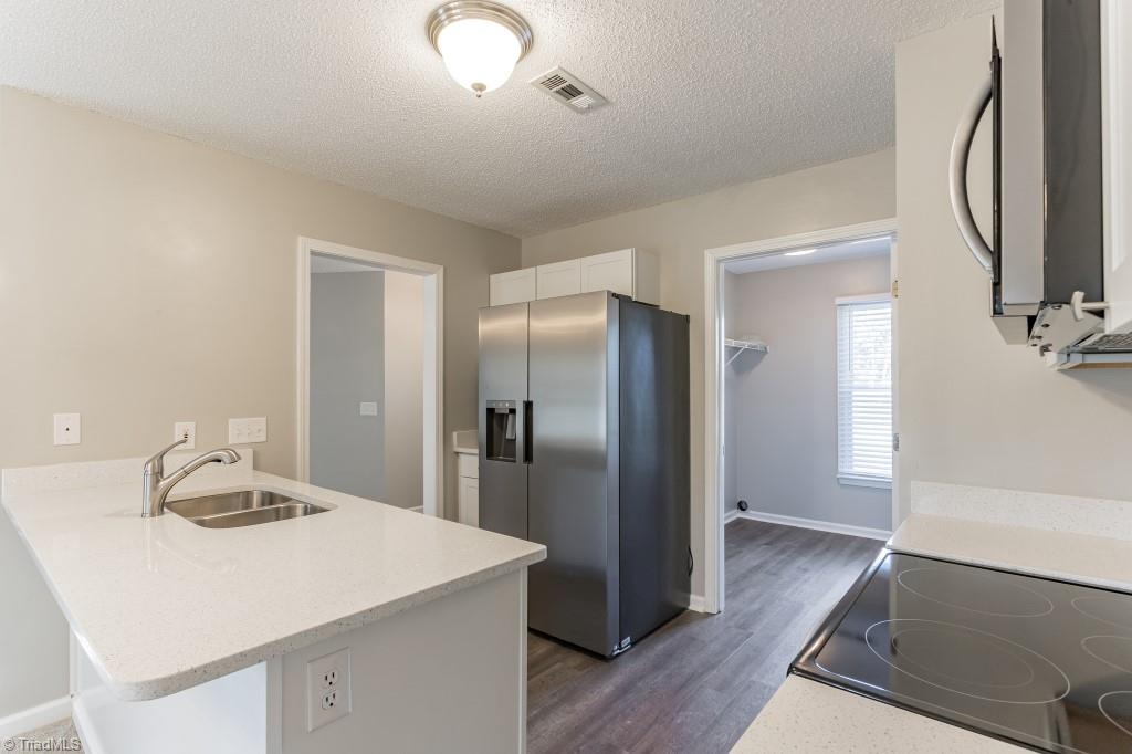 1112 Raleigh Court High Point, NC 27262 - Photo 4 of 23 Gallery Image 4