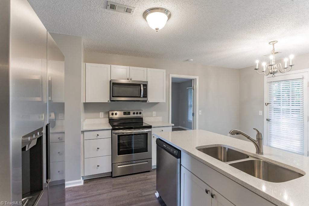 1112 Raleigh Court High Point, NC 27262 - Photo 6 of 23 Gallery Image 6