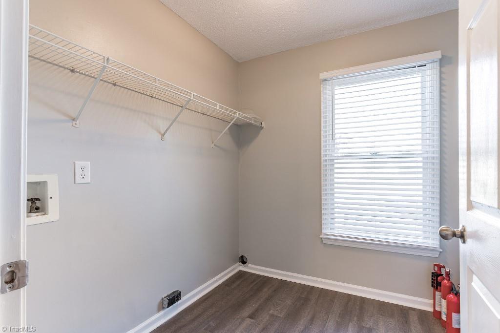 1112 Raleigh Court High Point, NC 27262 - Photo 7 of 23 Gallery Image 7