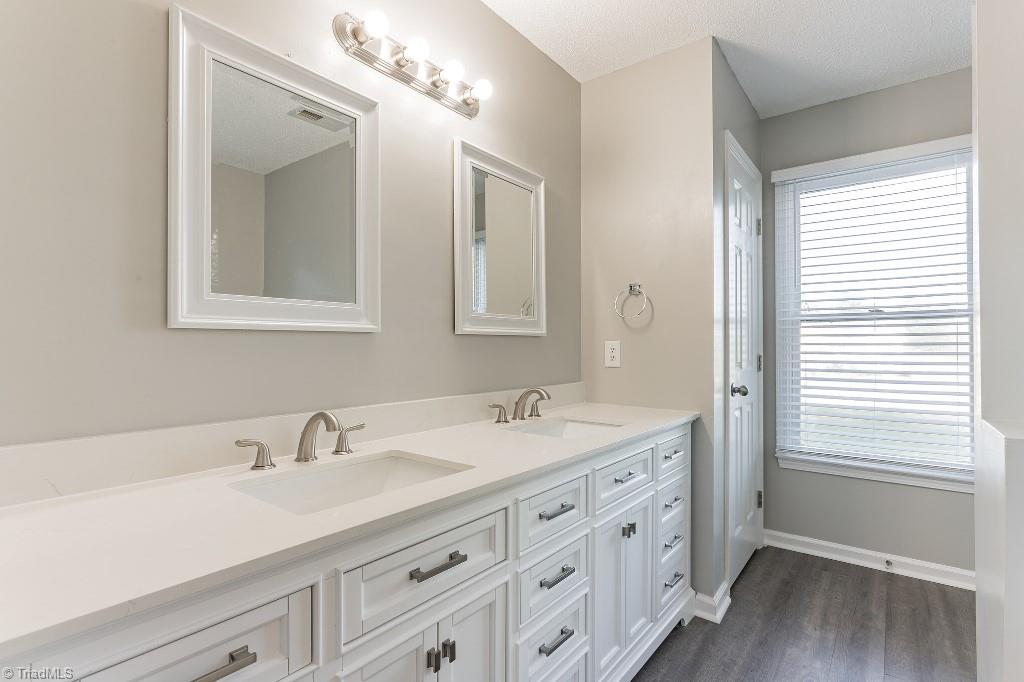 1112 Raleigh Court High Point, NC 27262 - Photo 10 of 23 Gallery Image 10