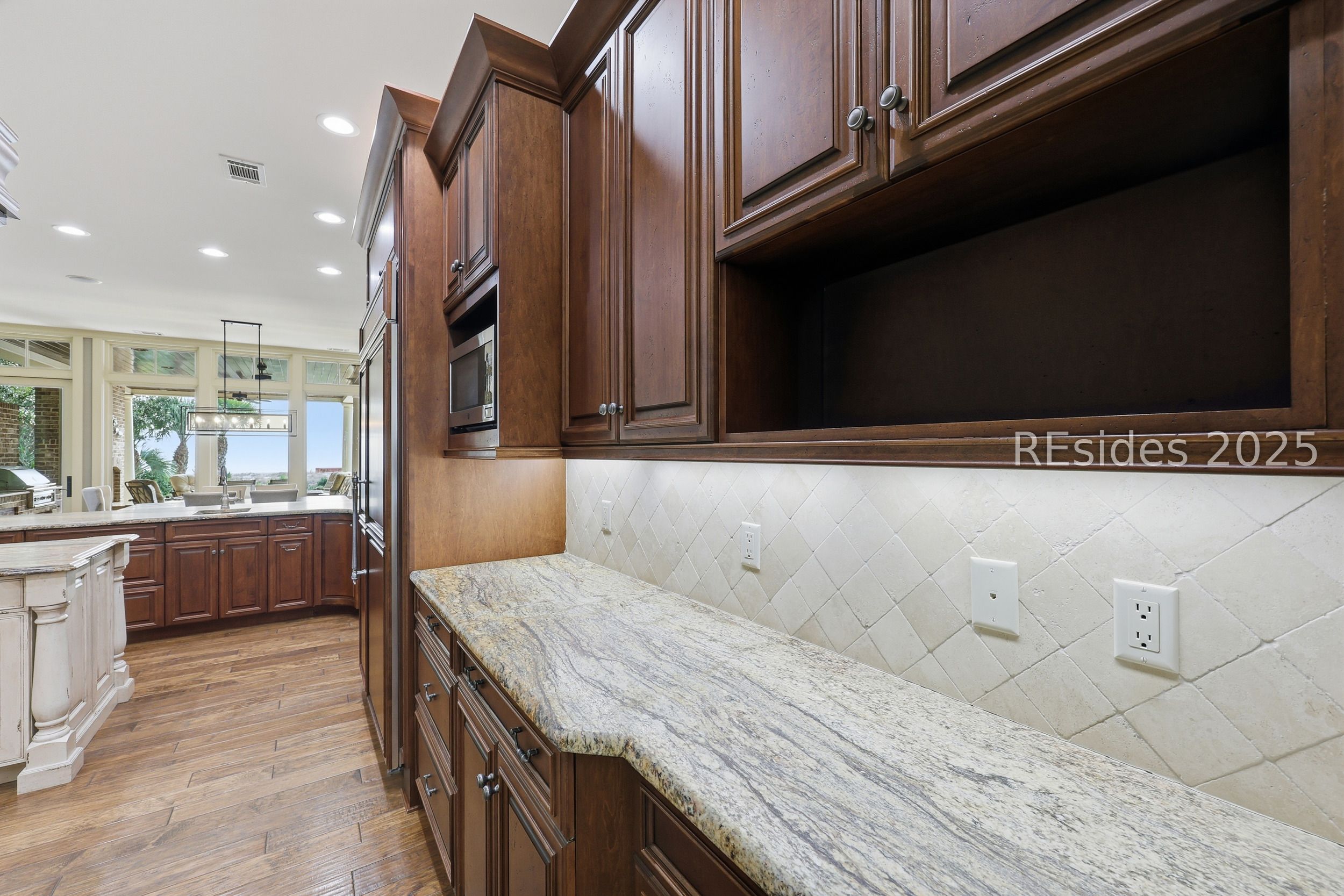 16 Planters Row Hilton Head Island, SC 29928 - Photo 33 of 100 Butler's Pantry