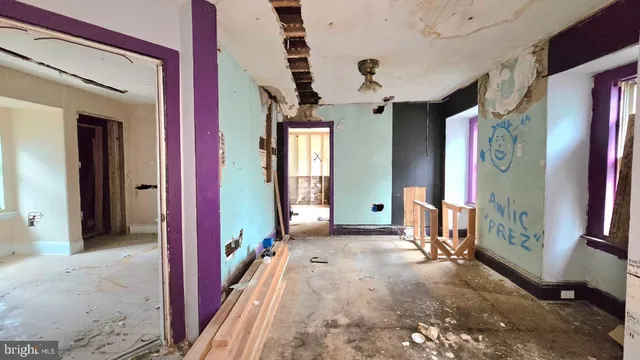 a view of walk in closet