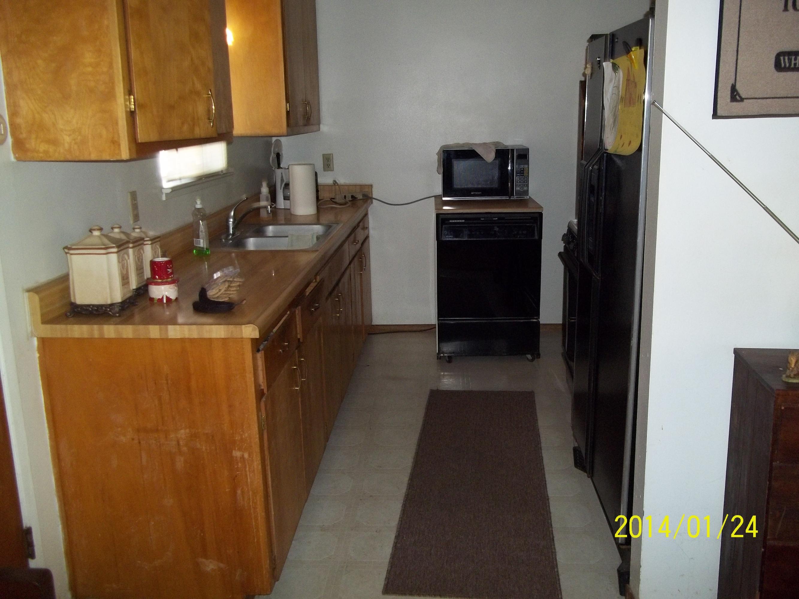 3092 Marmac Road Anderson, CA 96007 - Photo 3 of 9 Galley Kitchen