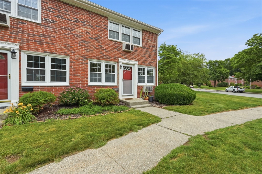 540 Granby Road, Unit 21 South Hadley, MA 01075 - Photo 3 of 31