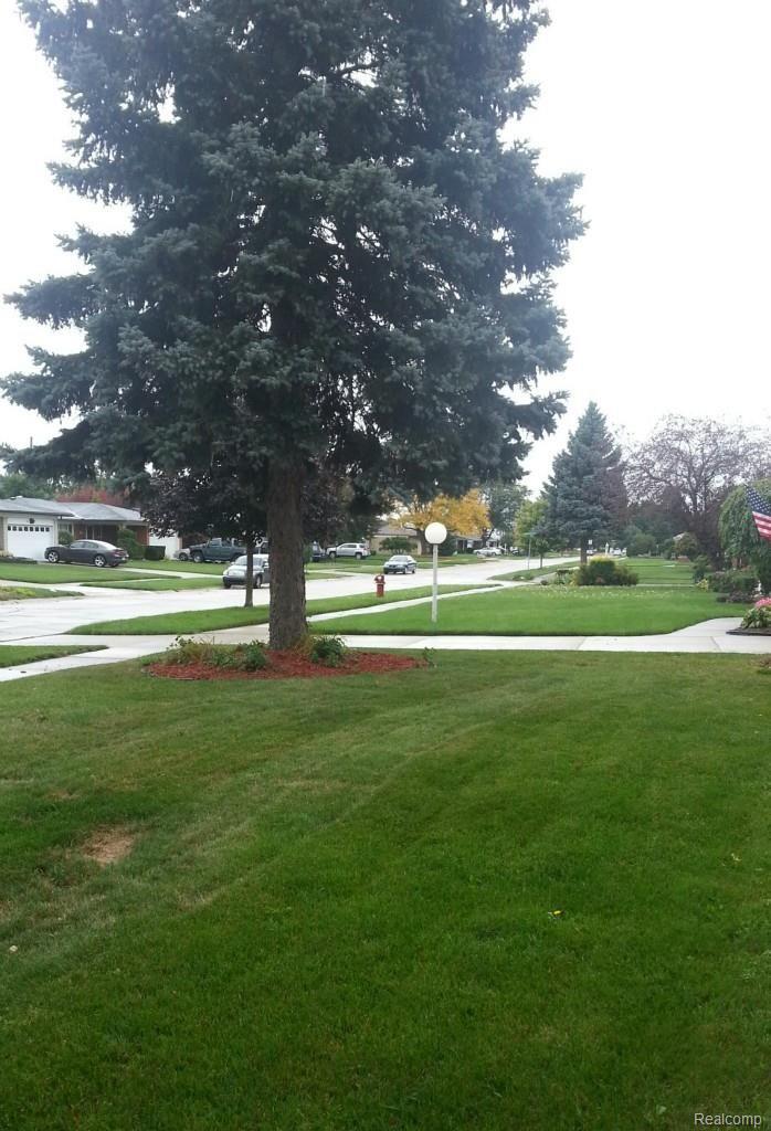 34573 Greentrees Road Sterling Heights, MI 48312 - Photo 3 of 12 20131006_124801-1.jpg