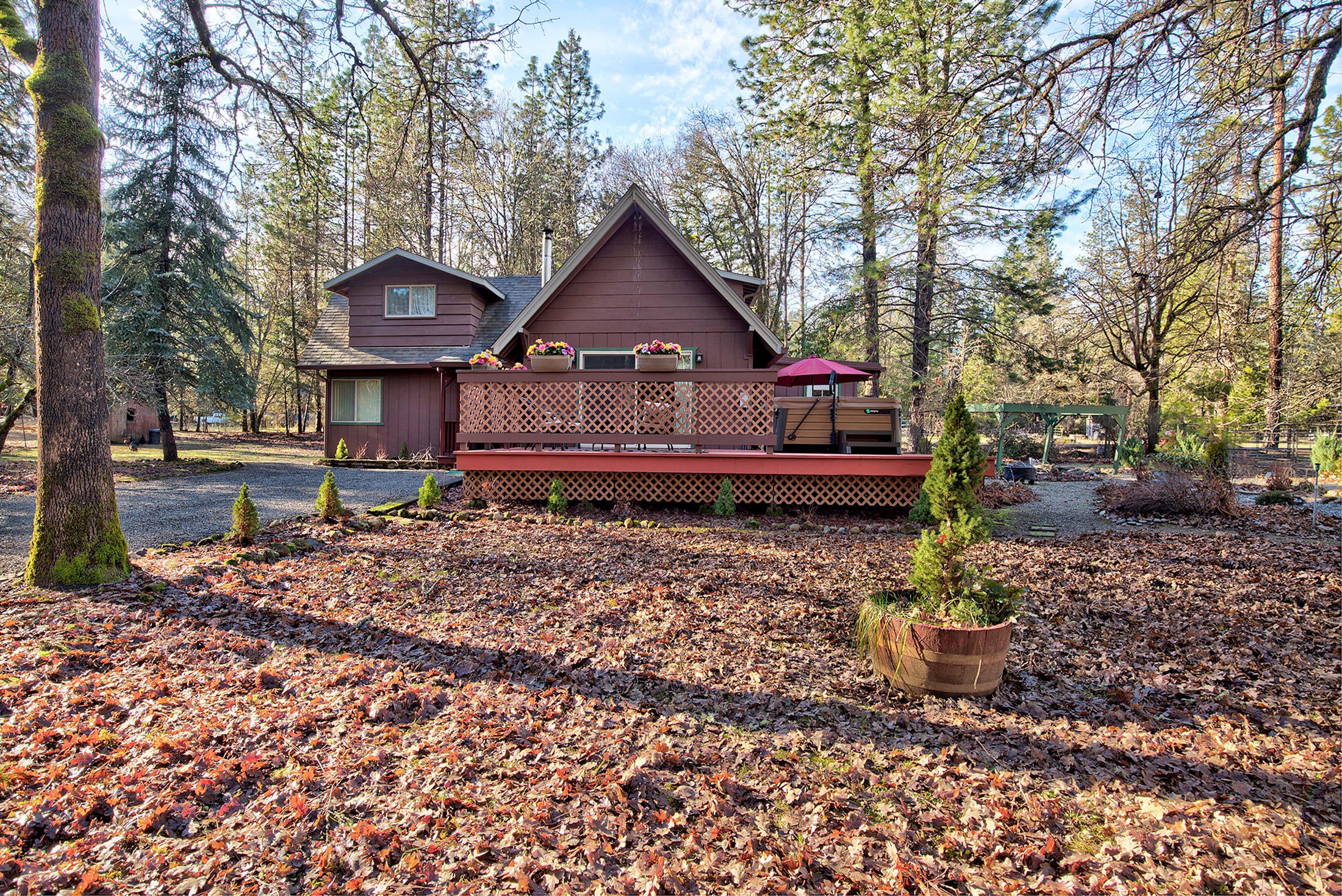1090 Queens Branch Road Rogue River, OR 97537 - Photo 9 of 40 Front