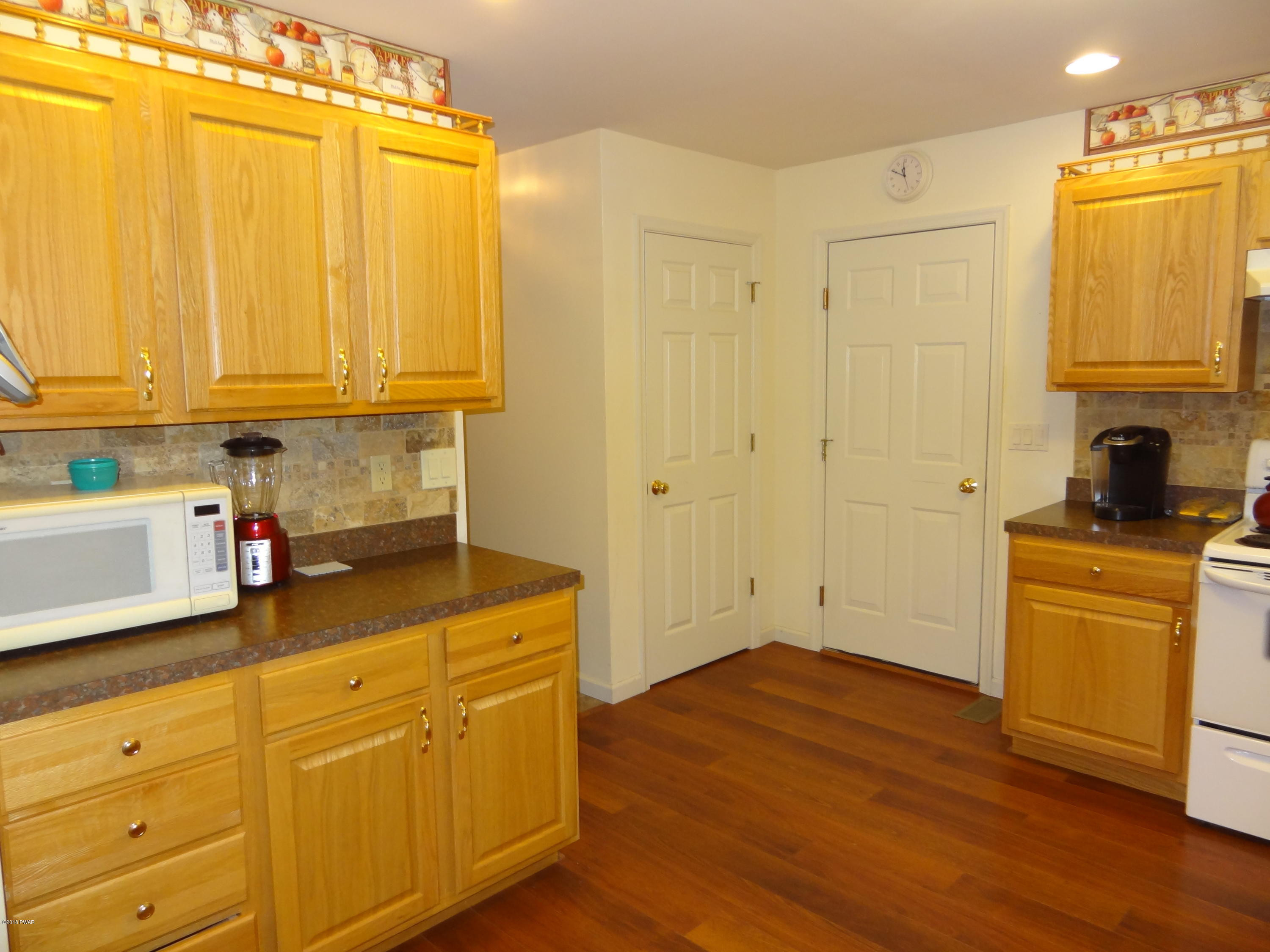237 West Lakeview Road Lackawaxen, PA 18435 - Photo 8 of 29 8-Kitchen