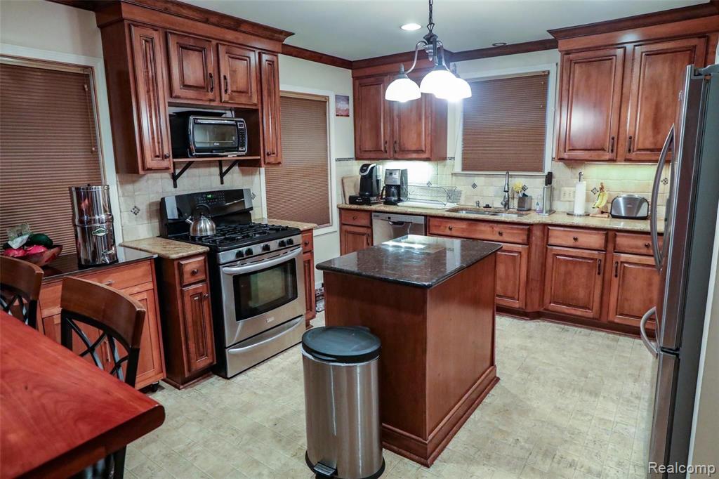 20000 Shrewsbury Road Detroit, MI 48221 - Photo 8 of 24
