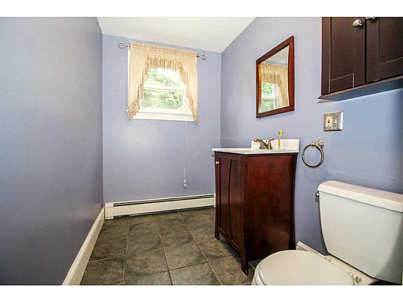 36 Cobble Hill Road Lincoln, RI 02865 - Photo 13 of 22 Bathroom.
