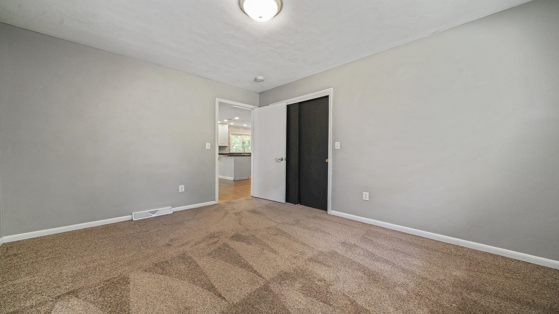 3691 South Bend Road Rockford, IL 61109 - Photo 15 of 34 a view of an empty room
