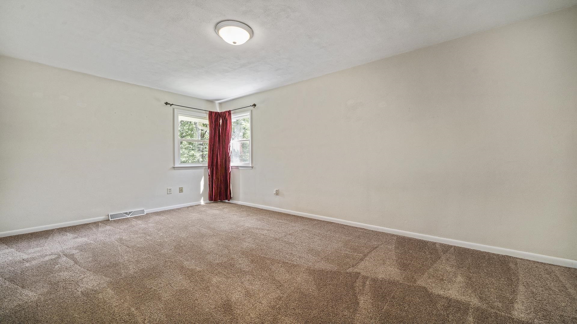 3691 South Bend Road Rockford, IL 61109 - Photo 17 of 34 an empty room with a empty space and windows